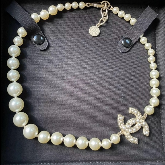 *AUTHENTIC* CHANEL Pearl Necklace 100th anniversary edition - Picture 2 of 6